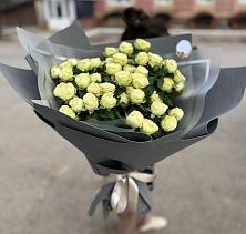 Букет Белые кустовые розы Солинеро в Хатажукае