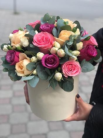 Цветочная композиция из Розы в шляпной коробке в Хатажукае