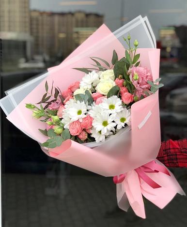 Букет цветов из: Розы, Лизиантусы и Хризантемы в Хатажукае